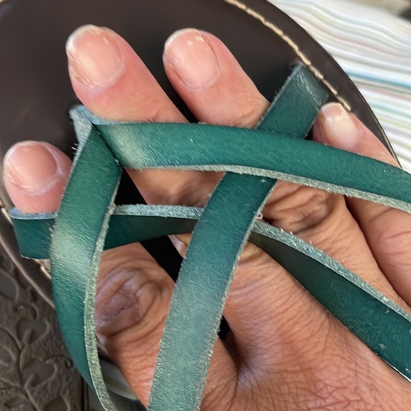 Green Straps Mayari Style Sandals - Picture 4 of 5